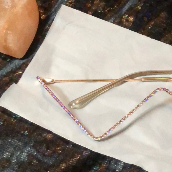 V-shaped Diamond Glasses NWOT - Picture 5 of 13